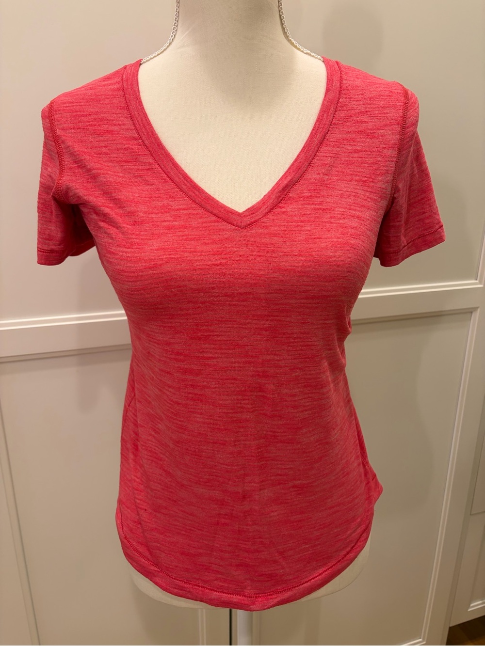lululemon athletica Women's V-Neck Short Sleeve Tee - Heathered Coral